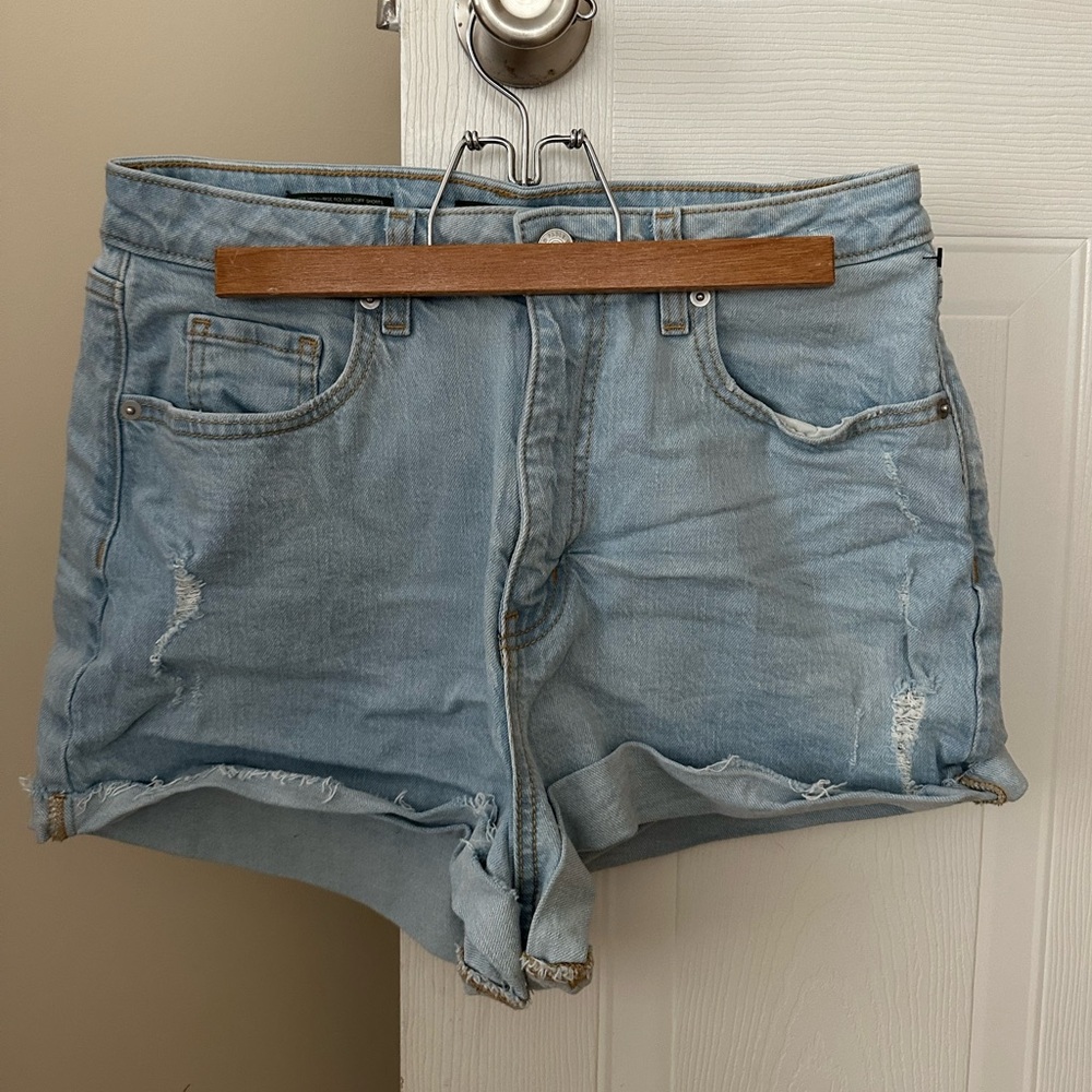 Women’s Light Wash Jean Shorts